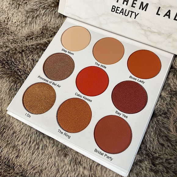 Give Them LaLa Eyeshadow Palette - Picture 2 of 3